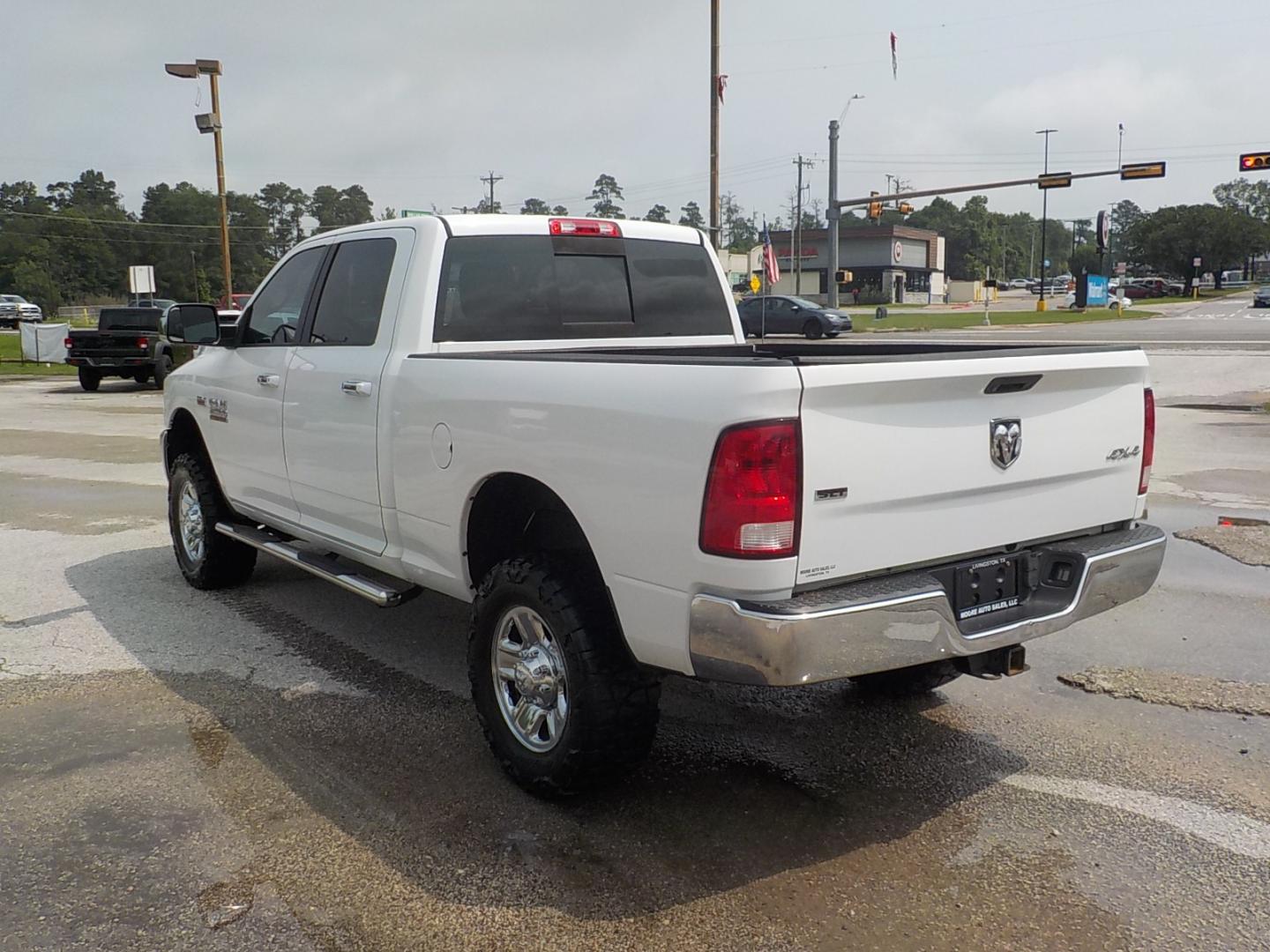 2015 White /Gray Ram 2500 SLT (3C6TR5DT1FG) with an 5.7-Liter 8 Cylinder Engine engine, Automatic transmission, located at 1617 W Church Street, Livingston, TX, 77351, (936) 327-3600, 30.710995, -94.951157 - 3/4 ton 4X4!! These kind are hard to find!! 5.7L HEMI!! - Photo#5